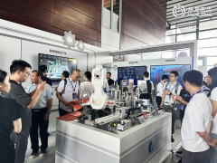 华龙工鸿工业操做系统发布PLC和具身智能